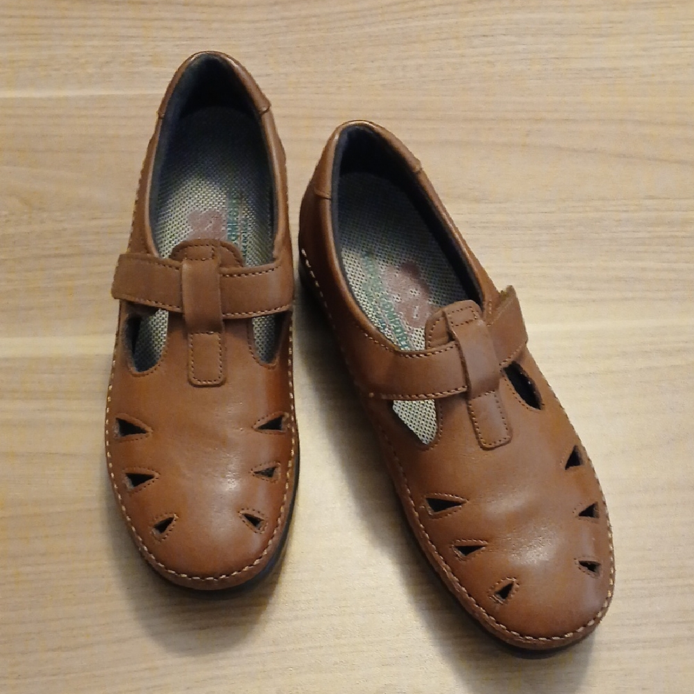 SAS "Roamer" EZ Strap Walking Shoe in Size 7N in Tan  (Made in the USA)